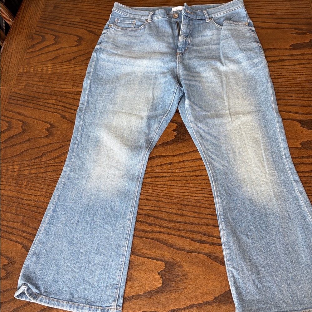 Loft Light Wash Crop Leg Jeans